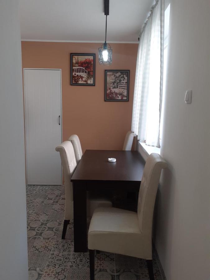 Apartman Jovana Sremska Mitrovica Exteriör bild