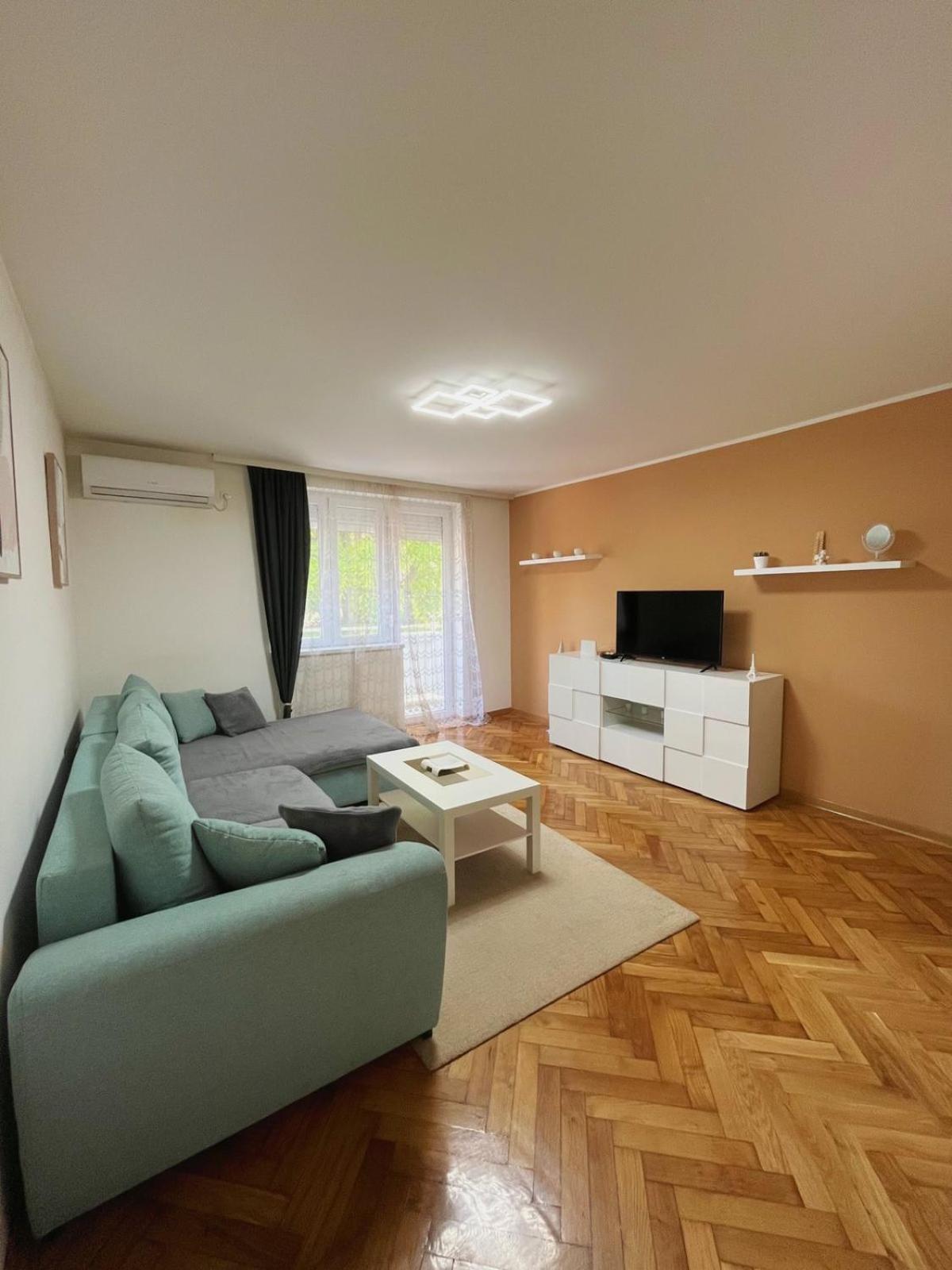 Apartman Jovana Sremska Mitrovica Exteriör bild